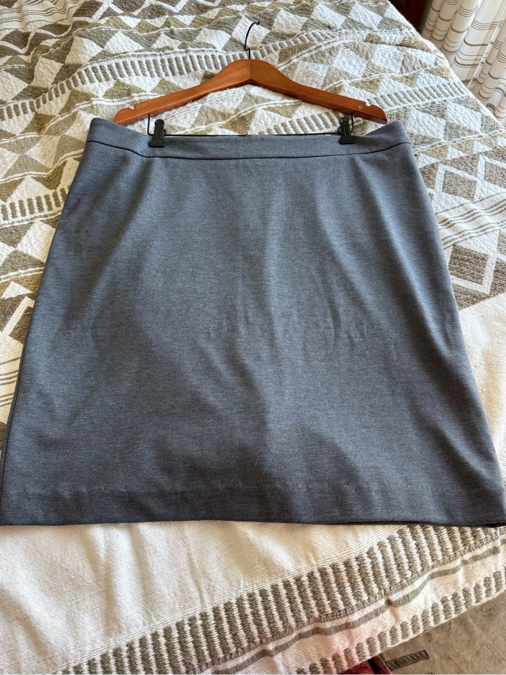 Jones New York Classic Women's Gray Straight Skirt